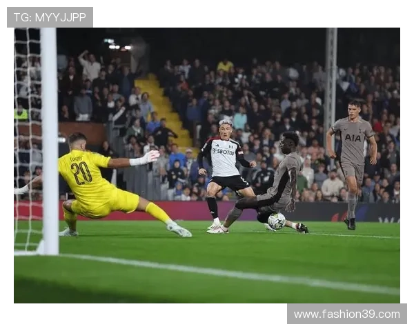 多特蒙德战术失衡与阵容缺陷交织,争冠形势受挫折射体系稳定性危机 多特蒙德战术失衡与阵容缺陷交织,争冠形势受挫折射体系稳定性危机