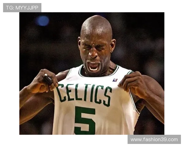 卡里姆·阿布杜尔-贾巴尔高效钩射主导篮下，明显领先同时代内线得分能力