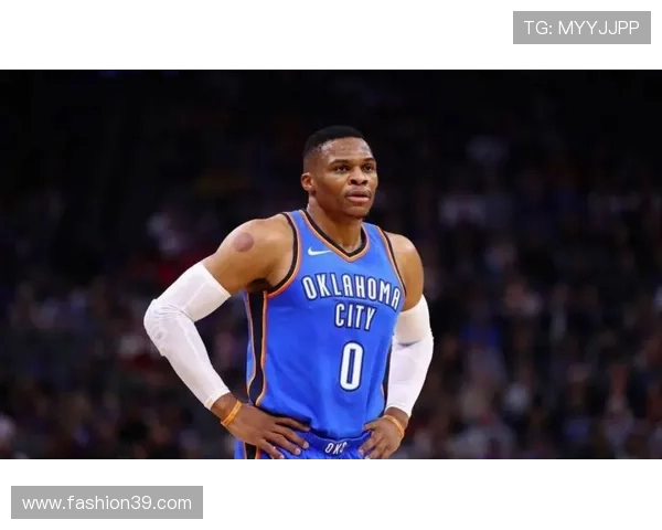 威斯布鲁克无球跑动提升关键时刻突破效率明显拉开防守差距